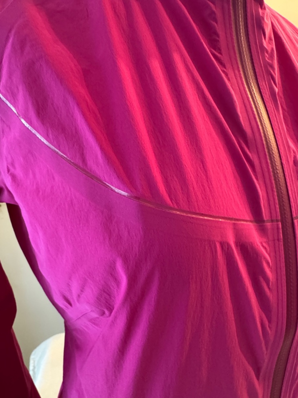 EUC! Lululemon Fast and Free Windbreaker
Ripened Raspberry, sz 8 - Picture 7 of 16